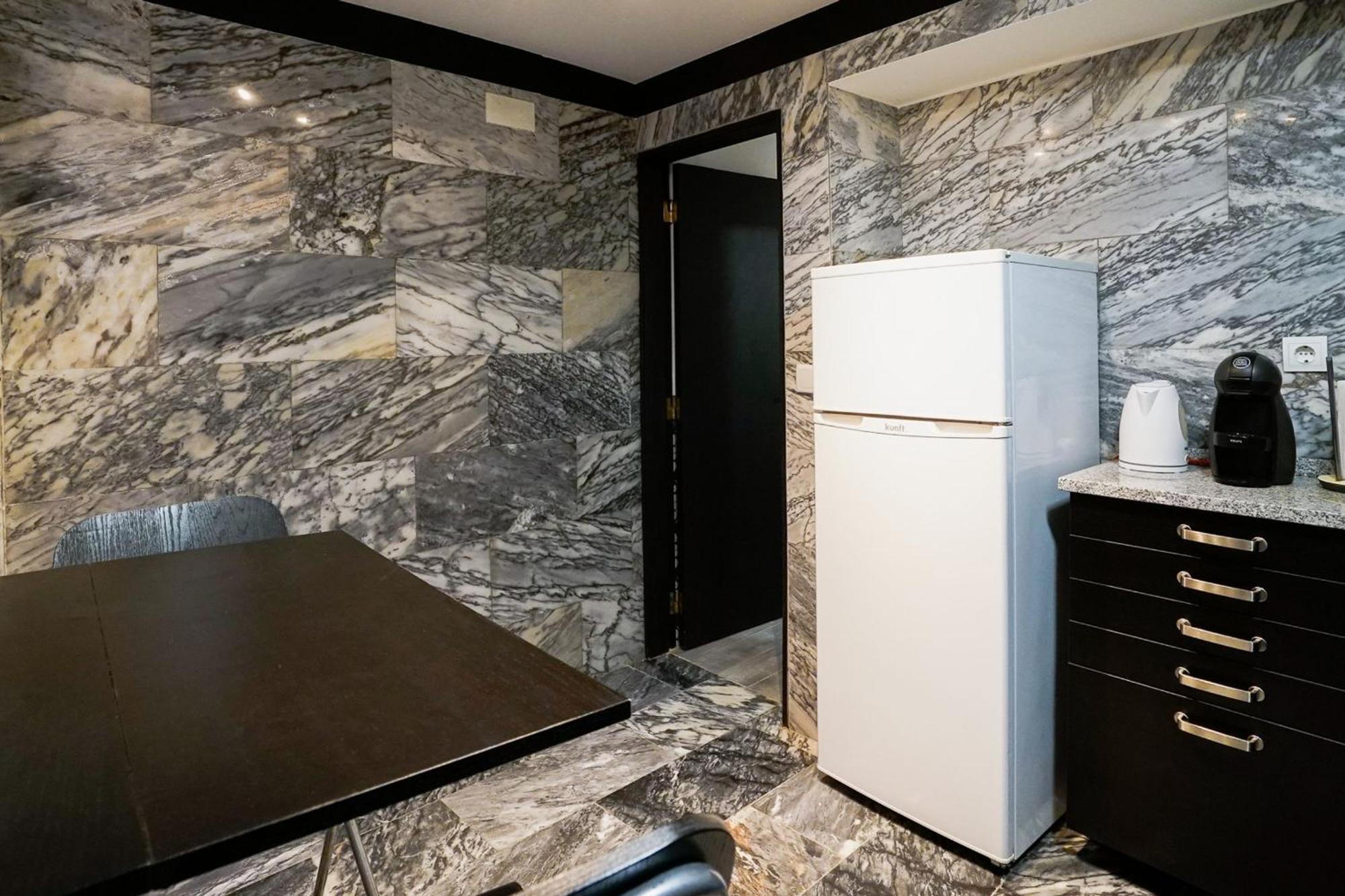 Cosmopolitan Chiado Apartment By Lovelystay Lisbon Exterior photo