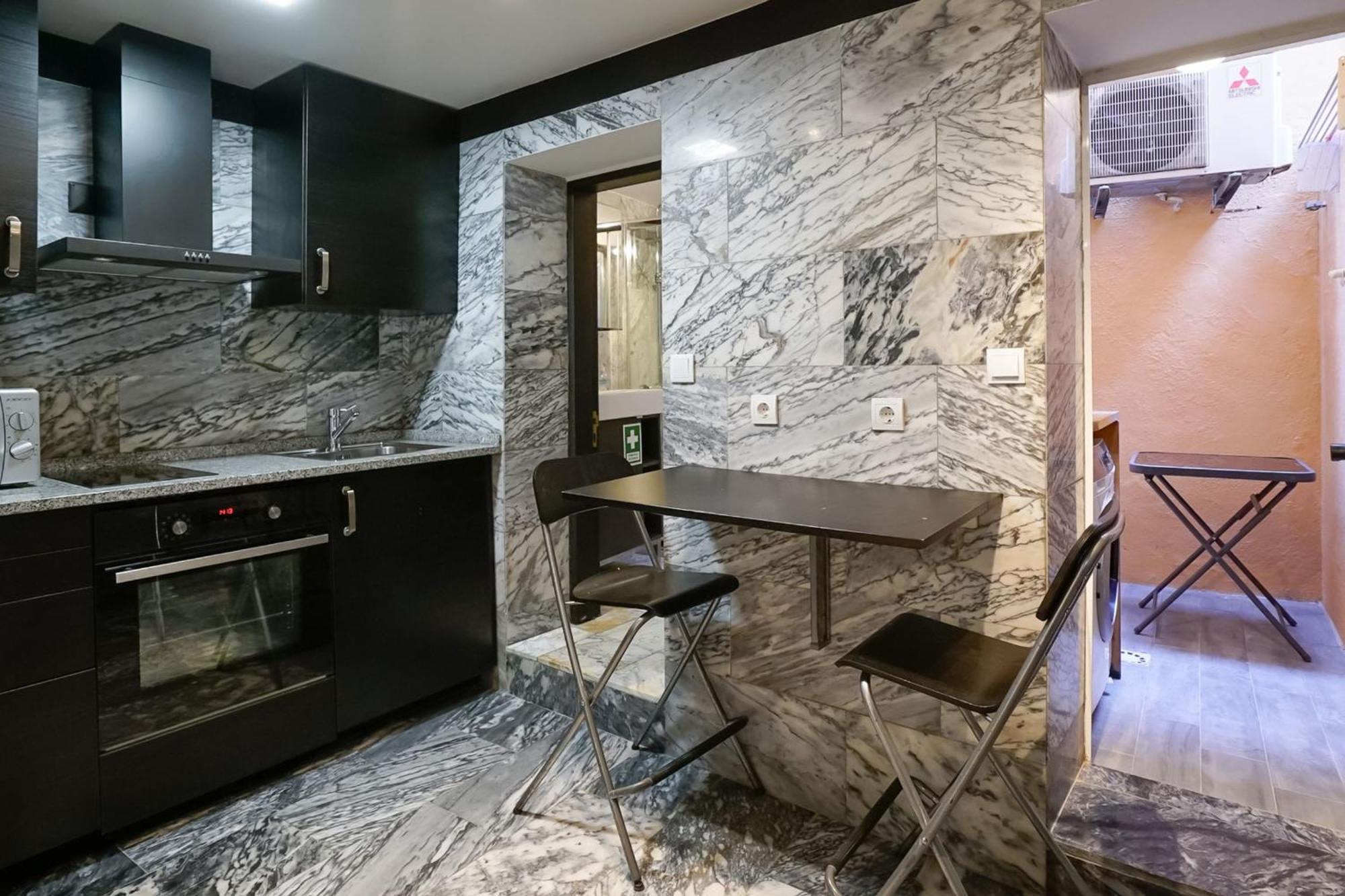 Cosmopolitan Chiado Apartment By Lovelystay Lisbon Exterior photo