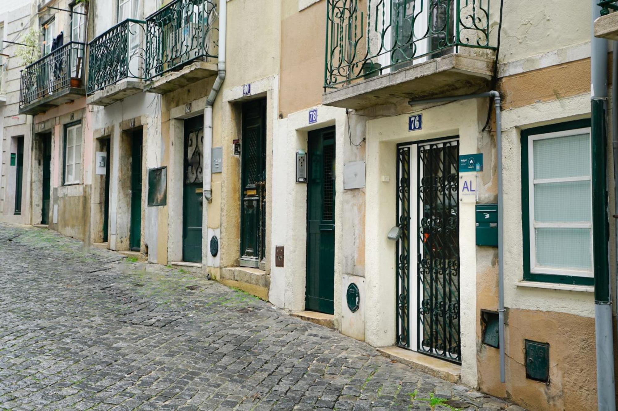 Cosmopolitan Chiado Apartment By Lovelystay Lisbon Exterior photo