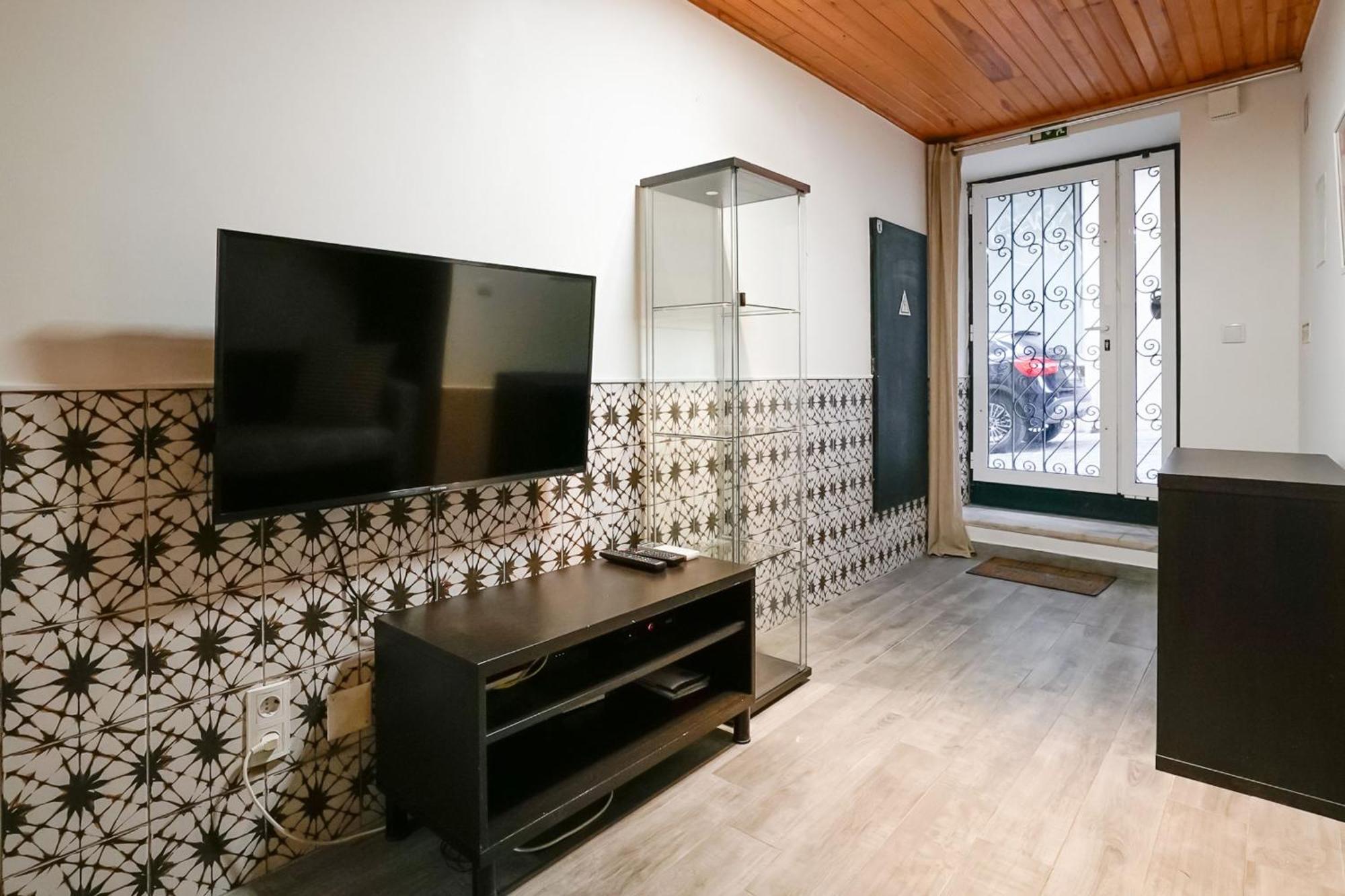 Cosmopolitan Chiado Apartment By Lovelystay Lisbon Exterior photo